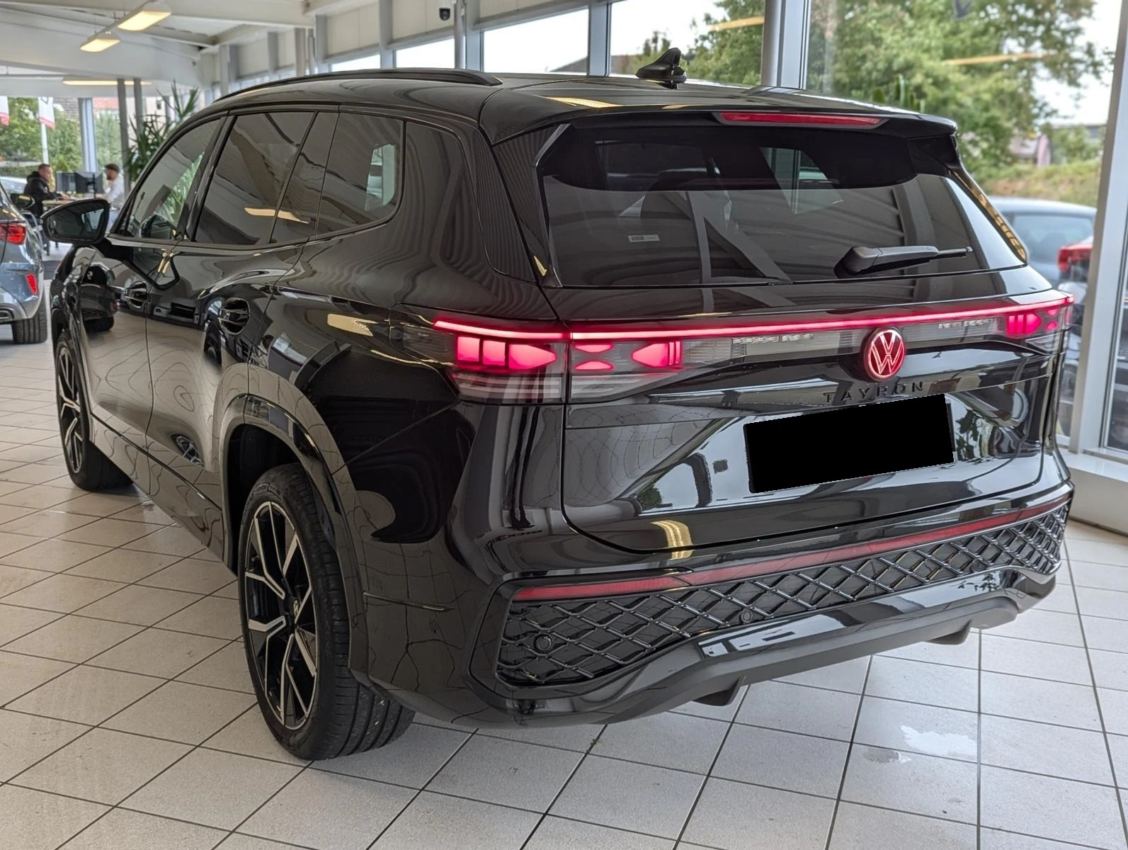 VW Tayron 2.0TDI* 4M* R-LINE* H/K* 360 CAM* DISTR* HUD* PANO - изображение 5