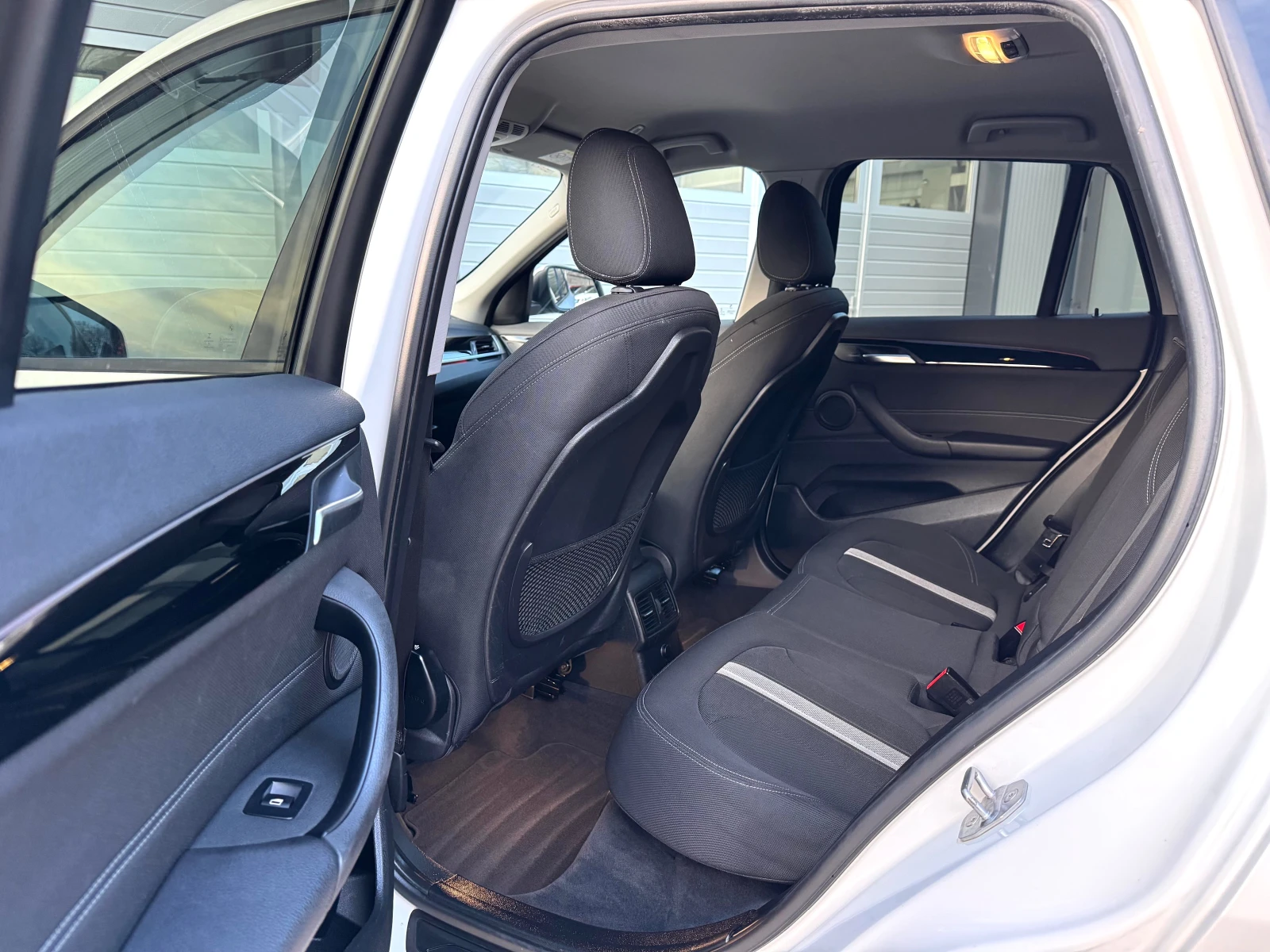 BMW X1 2.0D X-drive FULL LED АВТОМАТ НАВИ КАСКО RECARO, снимка 10 - Автомобили и джипове - 53713267