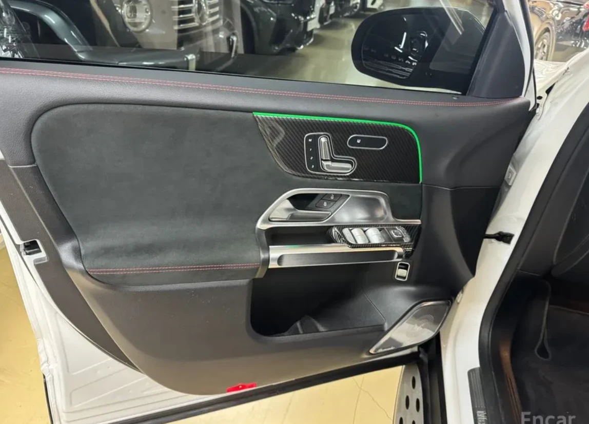Mercedes-Benz GLB 250 AMG PKG | 4MATIC | BURMESTER | PANO, снимка 11 - Автомобили и джипове - 54742120
