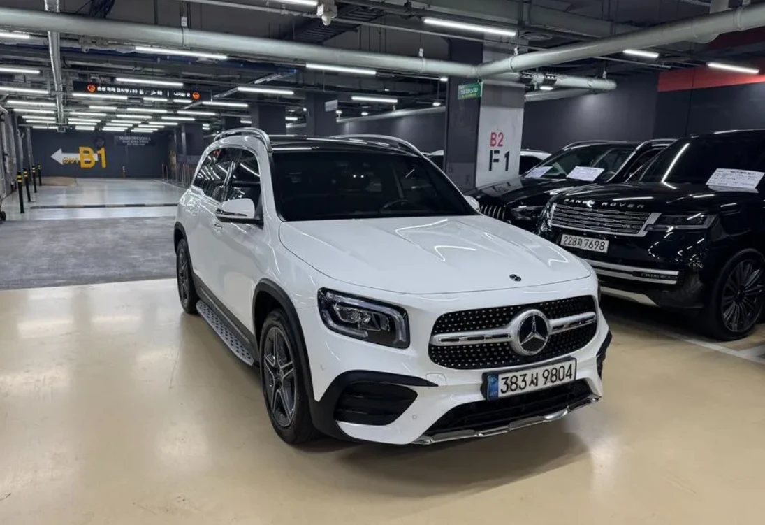 Mercedes-Benz GLB 250 AMG PKG | 4MATIC | BURMESTER | PANO, снимка 4 - Автомобили и джипове - 54742120