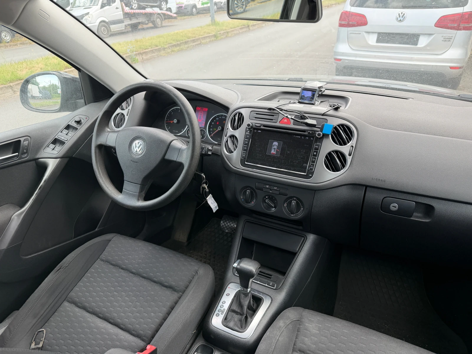 VW Tiguan 2.0TDI / DSG, снимка 5 - Автомобили и джипове - 54899699