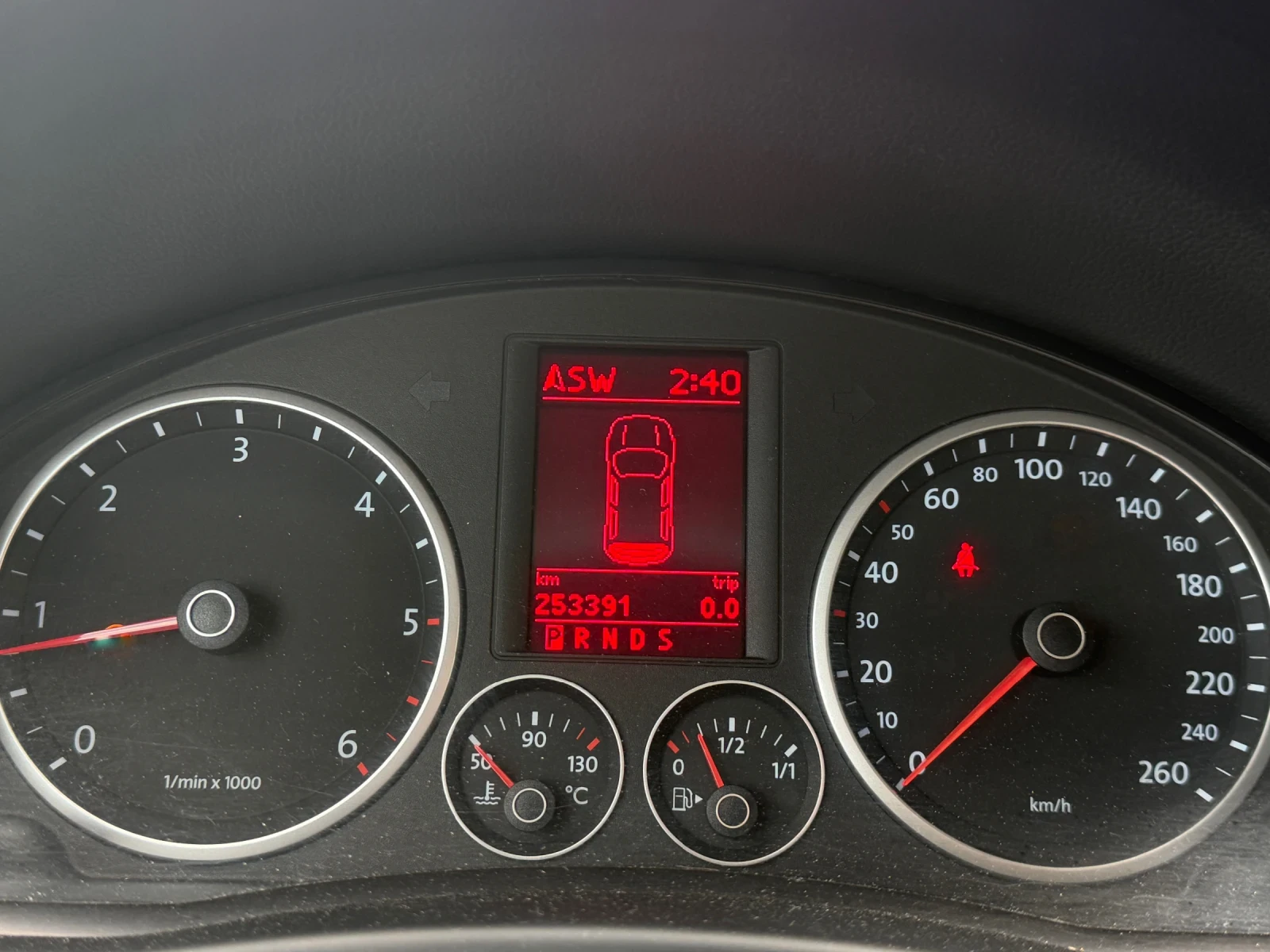 VW Tiguan 2.0TDI / DSG, снимка 8 - Автомобили и джипове - 54899699