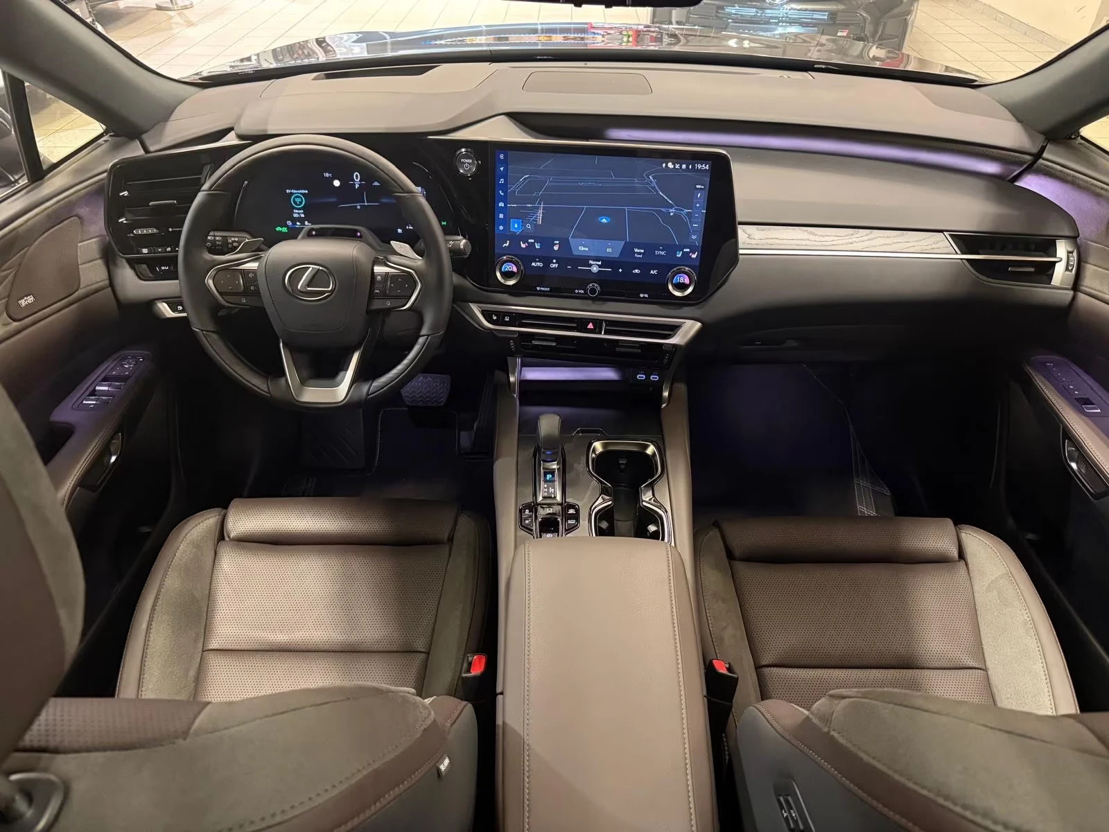 Lexus RX 450h plus НОВ/292HP/LUXURY/PANO/MARK.LEV/360/PANO/ACC/504z, снимка 12 - Автомобили и джипове - 55102491
