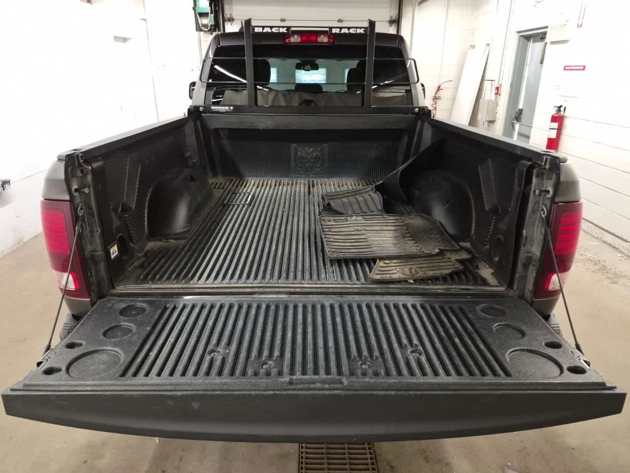 Dodge RAM 1500  WARLOCK| ПОДГРЕВИ| ЗАДНА КАМЕРА| CARFAX| 2 КЛЮЧА|, снимка 13 - Автомобили и джипове - 55310201