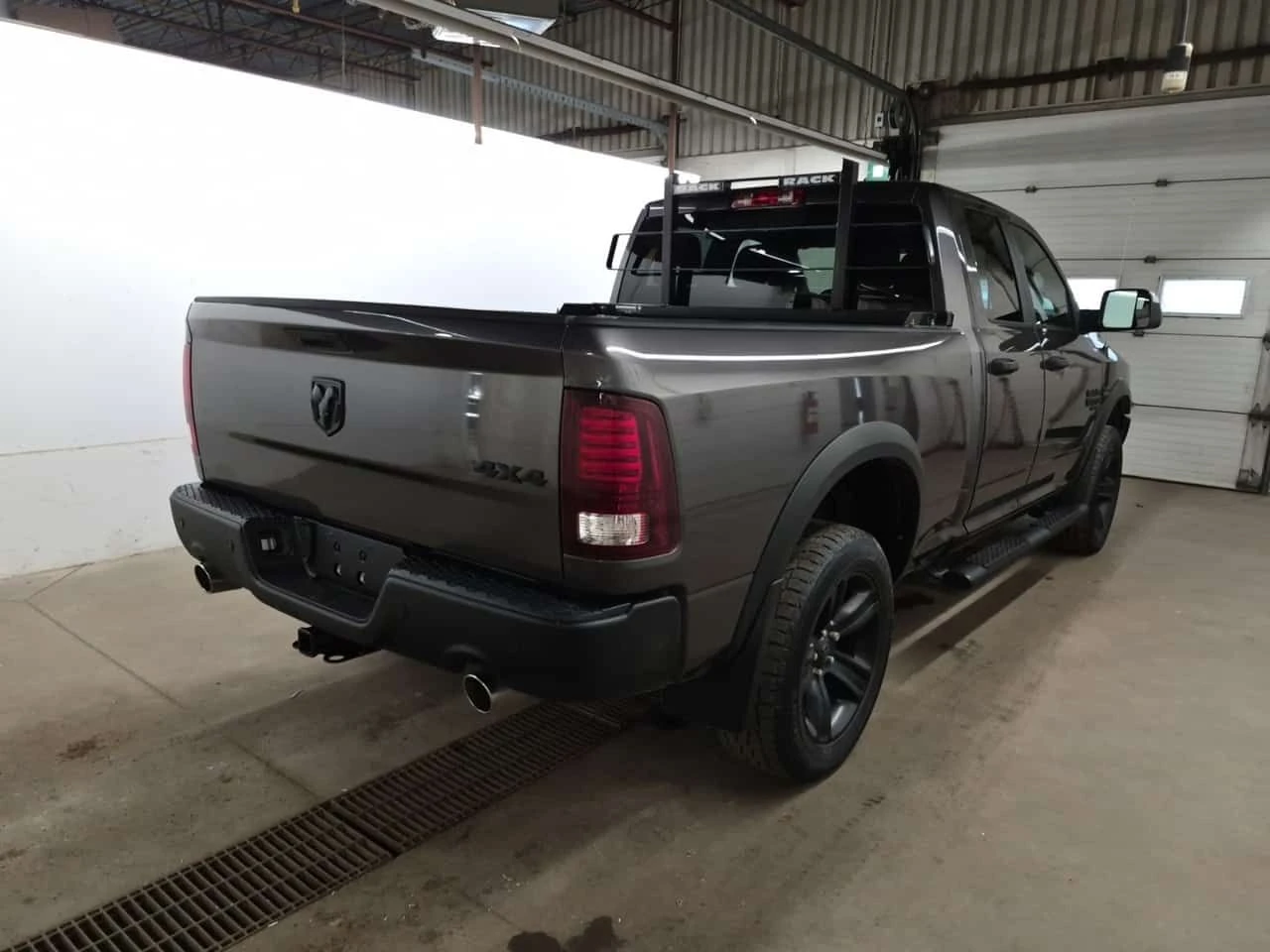 Dodge RAM 1500  WARLOCK| ПОДГРЕВИ| ЗАДНА КАМЕРА| CARFAX| 2 КЛЮЧА|, снимка 3 - Автомобили и джипове - 55310201