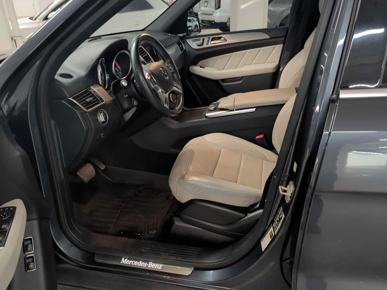 Mercedes-Benz GL 350 4MATIC * ДИСТРОНИК* 360 КАМЕРА* ОБДУХВАНЕ* ПАНОРАМ, снимка 7 - Автомобили и джипове - 55472299