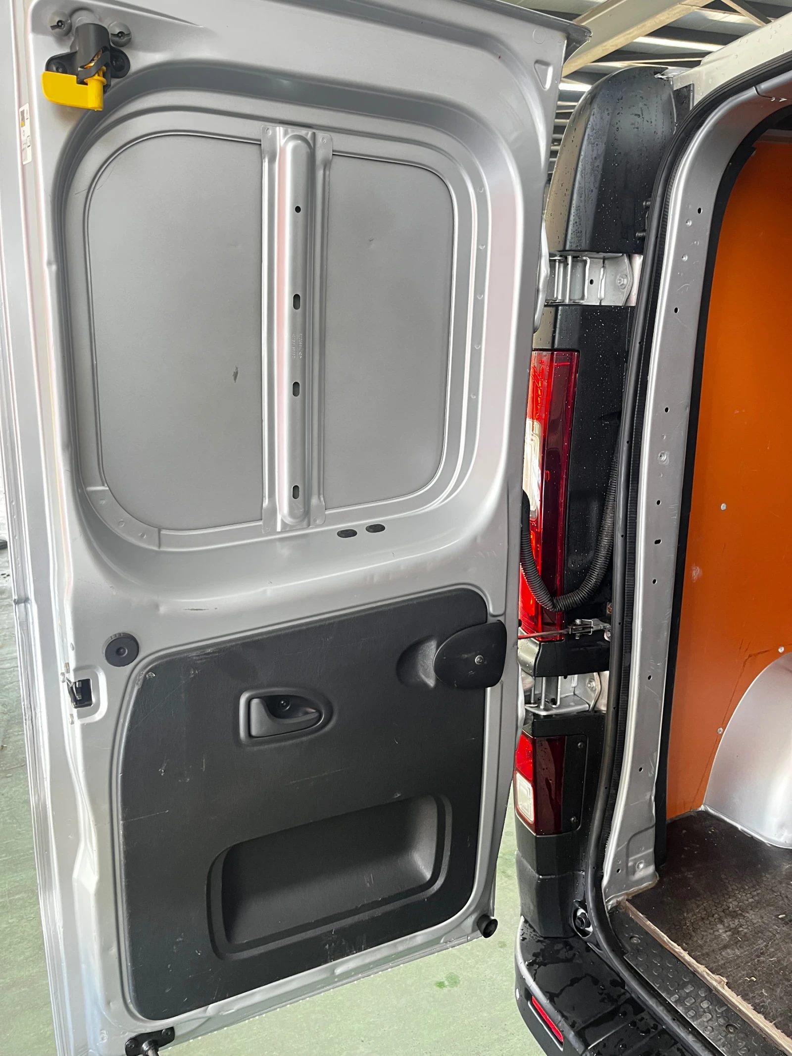 Renault Trafic 1.6dci, снимка 8 - Бусове и автобуси - 55226355