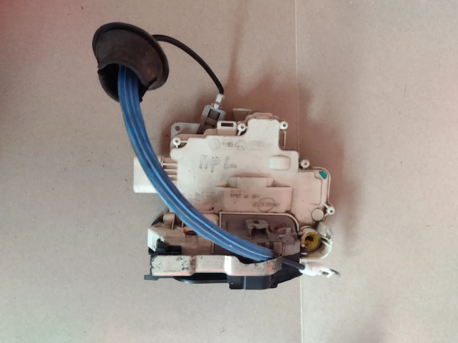 8J1837015A       AUDI A4 B8  8J1 837 015 A | Mobile.bg   1