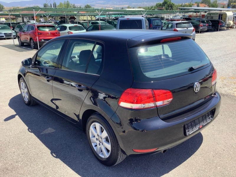 VW Golf 1.6 TDI, снимка 6 - Автомобили и джипове - 46726103