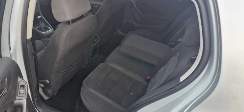 VW Golf 1.6tdi 105hp Highline, снимка 14 - Автомобили и джипове - 52540744
