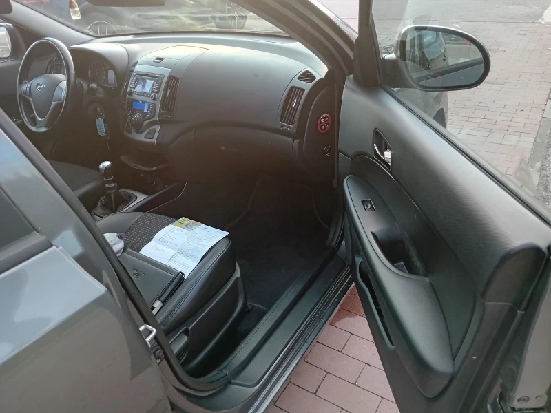 Hyundai I30 1.6i 126kc G4FC EXCLUSIVE , снимка 11 - Автомобили и джипове - 52917136