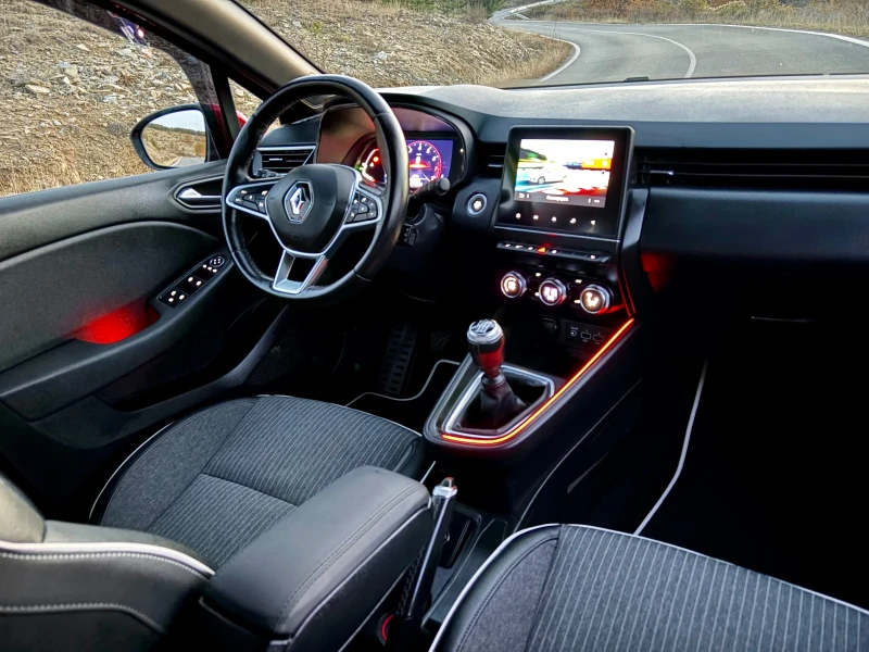 Renault Clio 1.0 TCe 90 к.с. - 2022 г., Нов внос, ТОП състояние, снимка 14 - Автомобили и джипове - 53448195