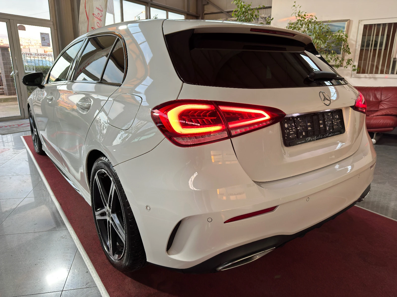 Mercedes-Benz A 250 4 MATIC * AMG PACKET * LED * ПАНОРАМА - изображение 5