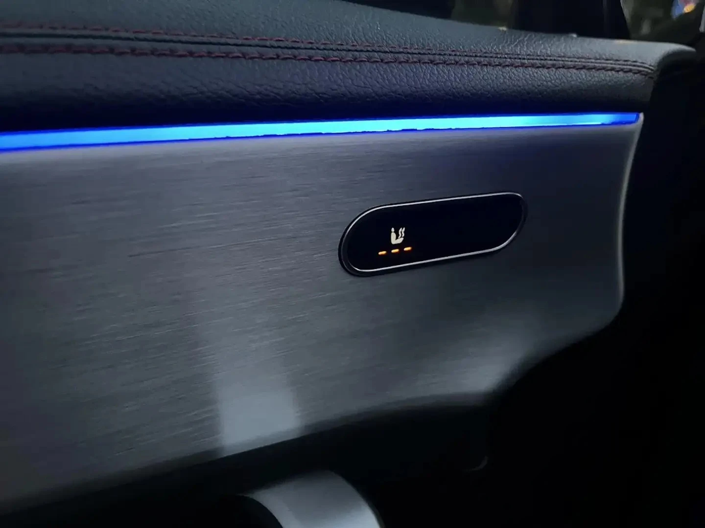 Mercedes-Benz CLA 180d Coupe AMG Line - изображение 10