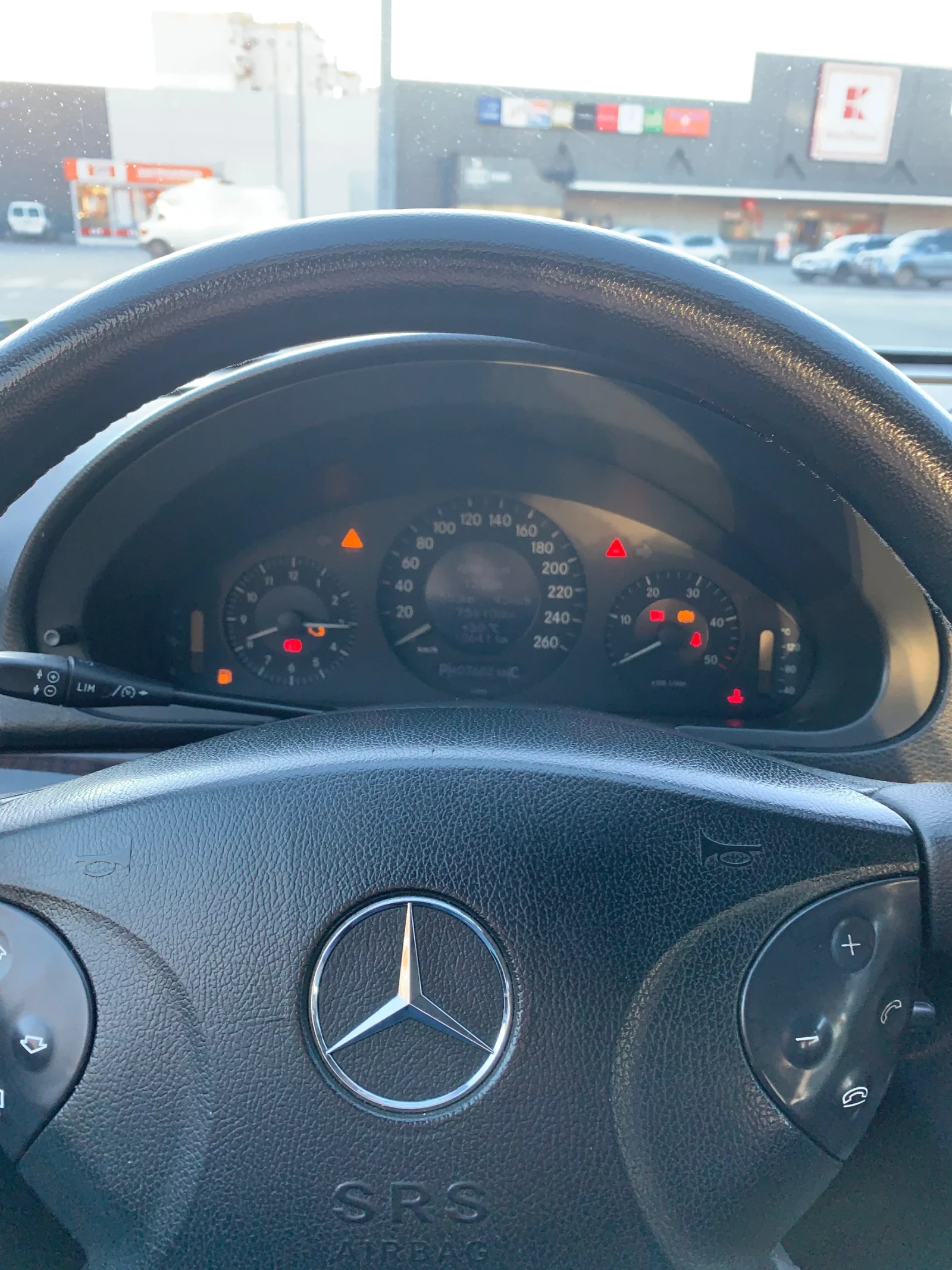 Mercedes-Benz E 200  - изображение 8