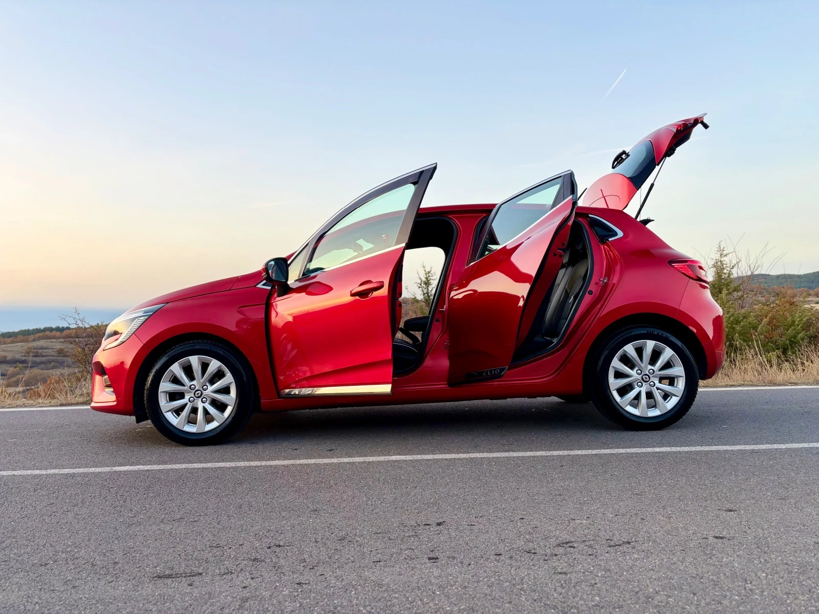 Renault Clio 1.0 TCe 90 к.с. - 2022 г., Нов внос, ТОП състояние - изображение 8