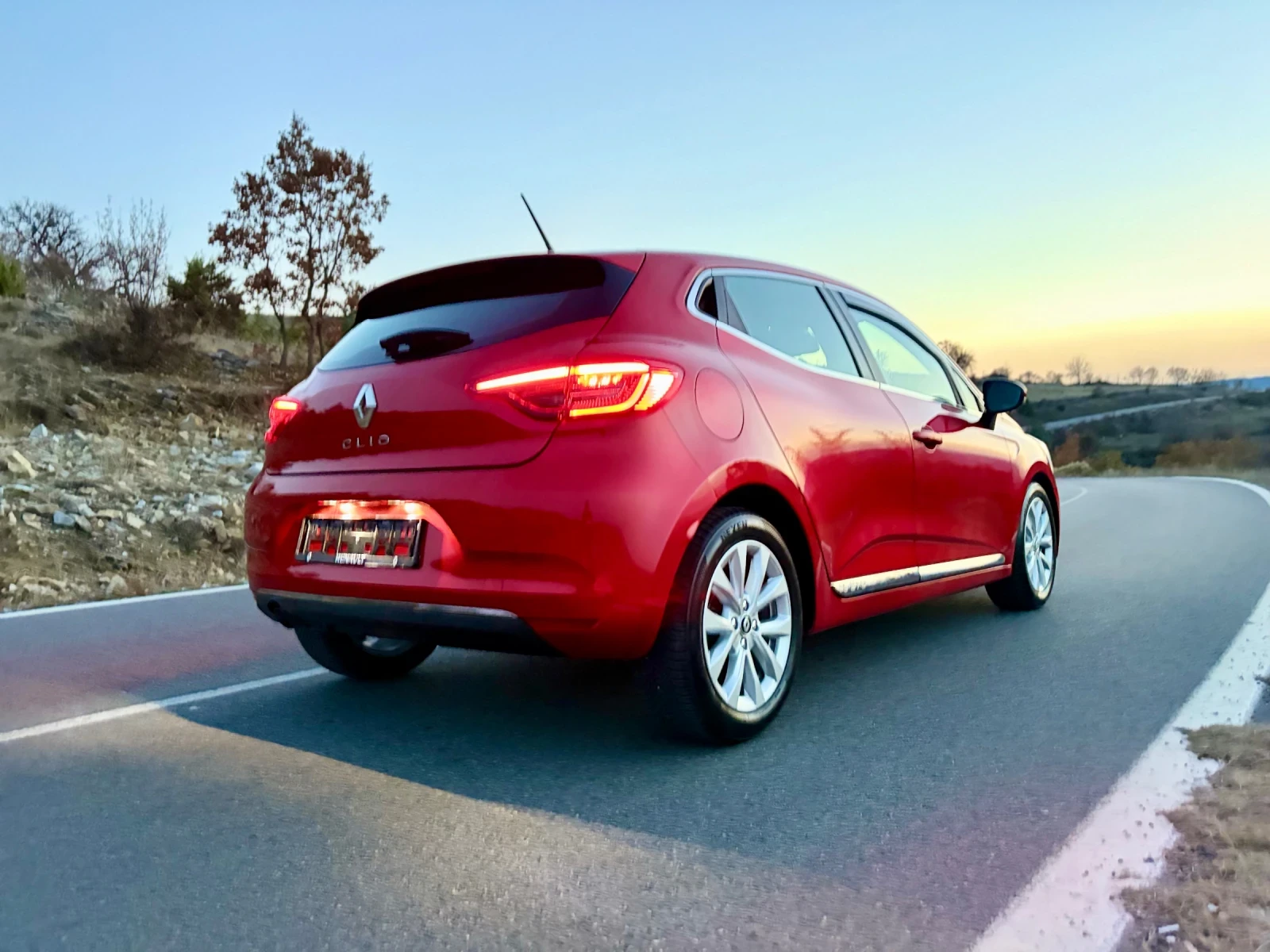 Renault Clio 1.0 TCe 90 к.с. - 2022 г., Нов внос, ТОП състояние - изображение 5