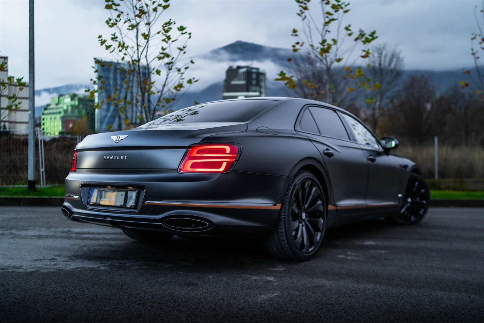 Bentley Flying Spur W12 - изображение 4