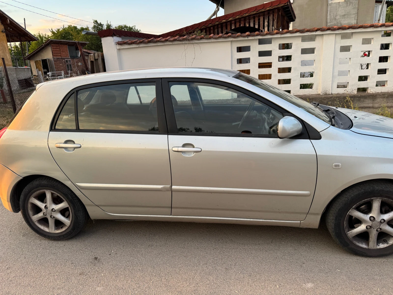 Toyota Corolla 1.4 VVTi + газ, снимка 2 - Автомобили и джипове - 53769901