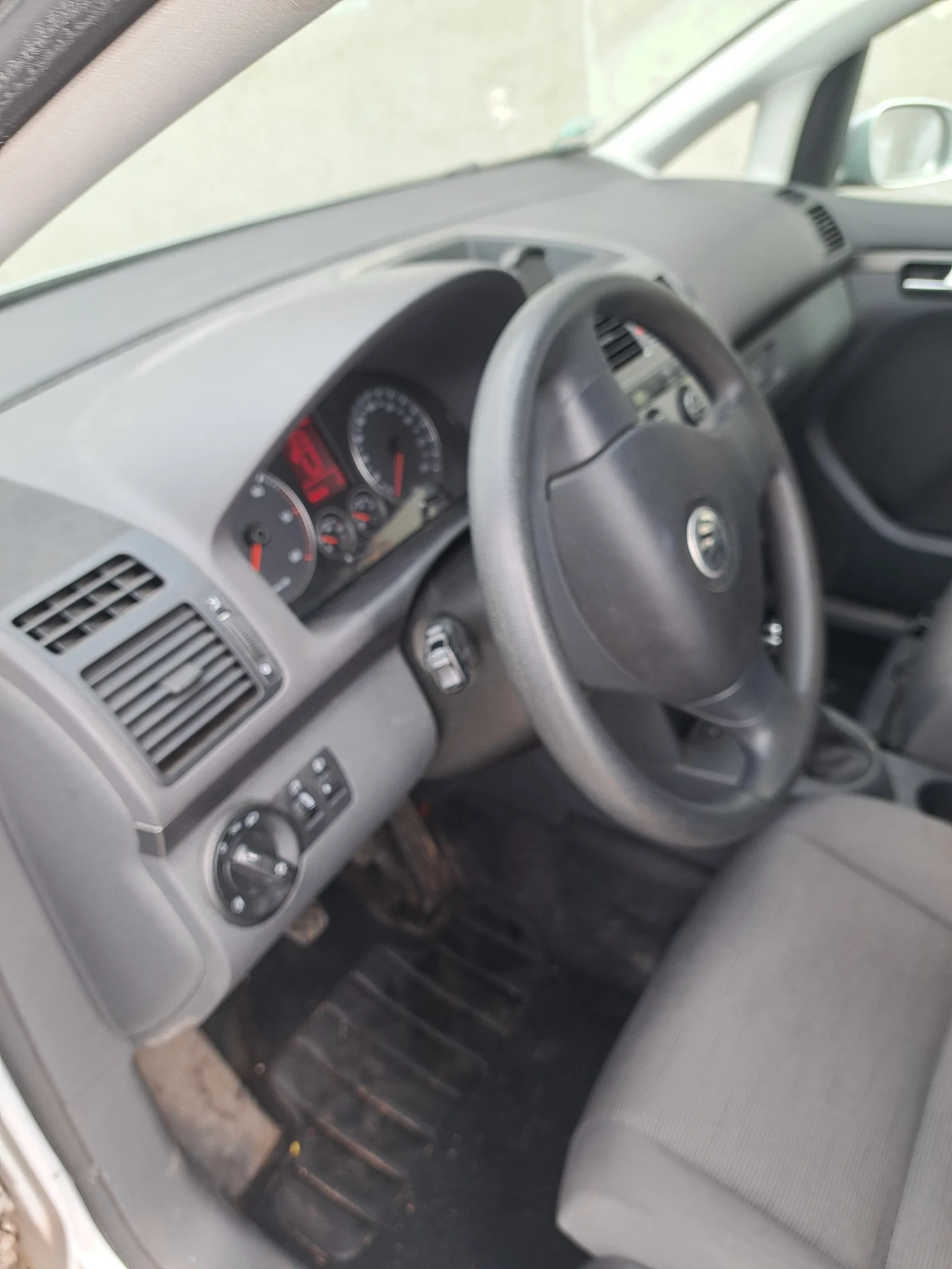 VW Touran, снимка 4 - Автомобили и джипове - 53911793
