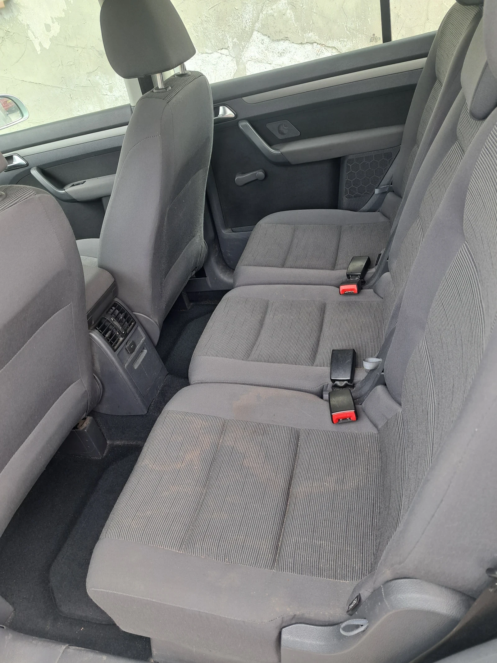 VW Touran, снимка 6 - Автомобили и джипове - 53911793