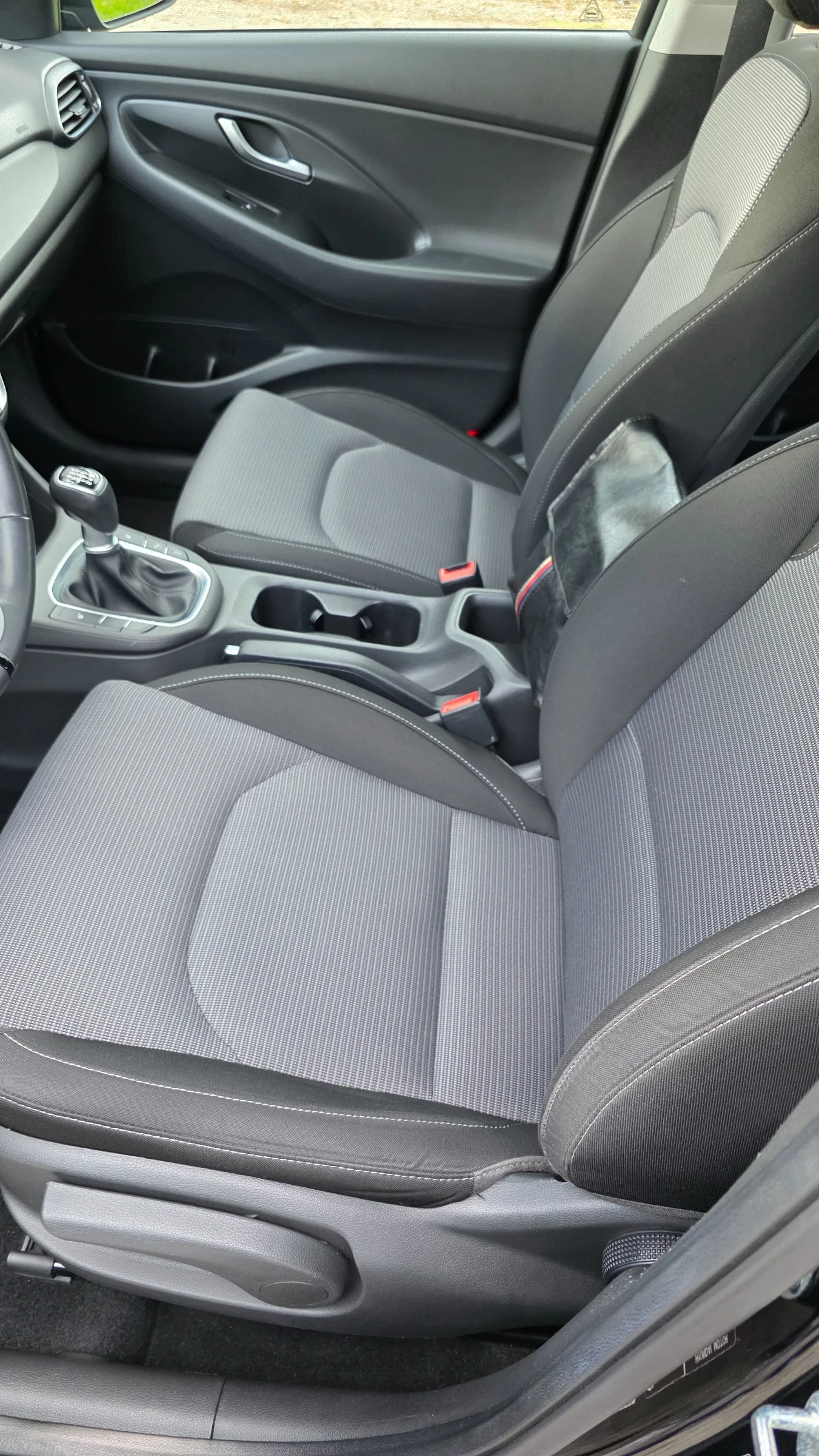 Hyundai I30  1.4I 100кс ПЕРФЕКТНА!!!, снимка 10 - Автомобили и джипове - 54024419