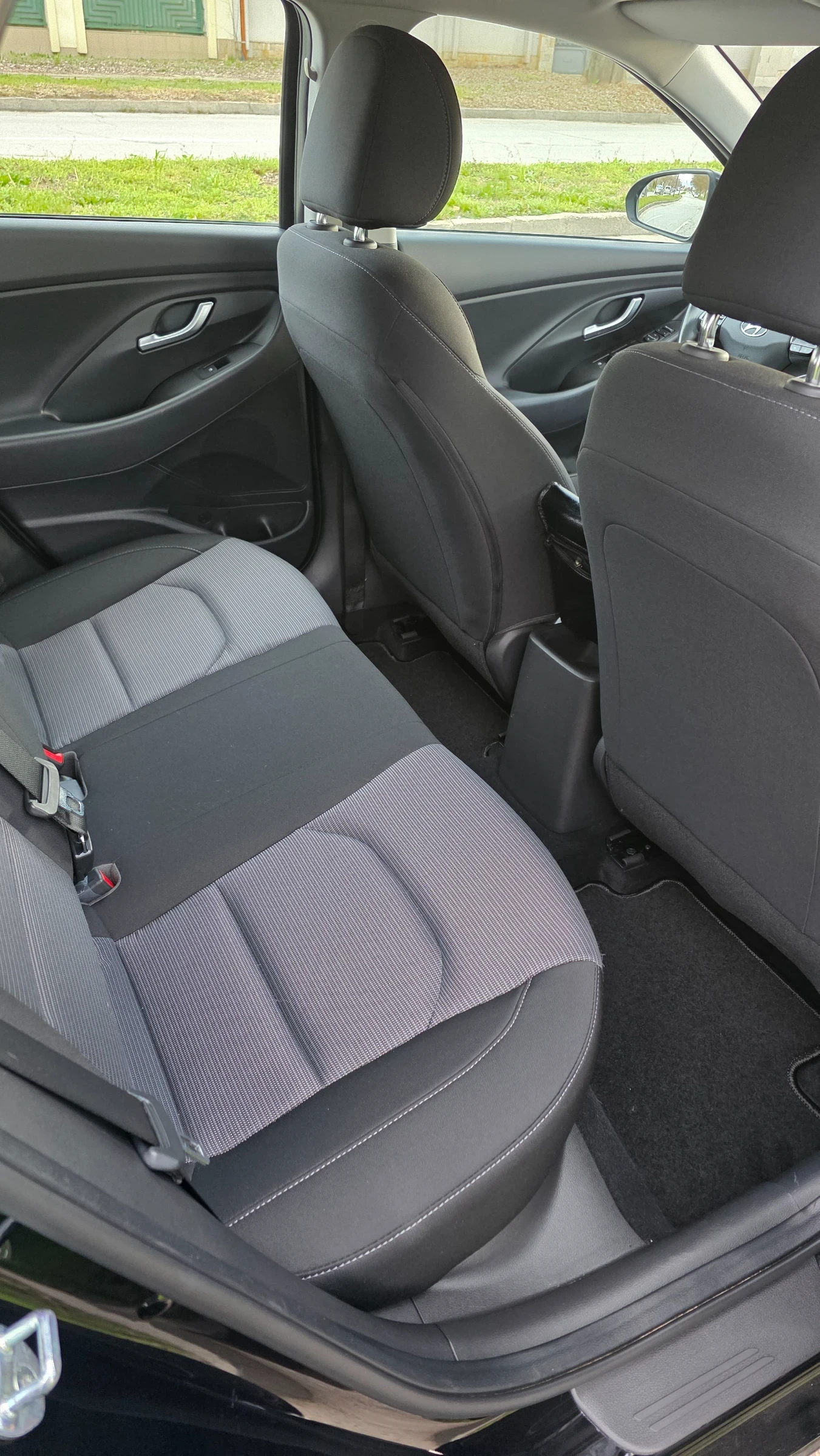 Hyundai I30  1.4I 100кс ПЕРФЕКТНА!!!, снимка 12 - Автомобили и джипове - 54024419