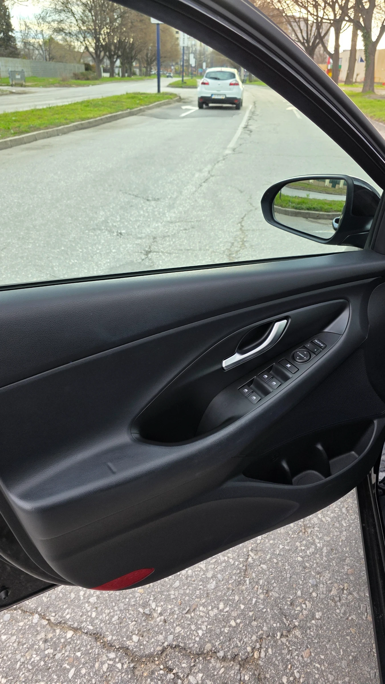 Hyundai I30  1.4I 100кс ПЕРФЕКТНА!!!, снимка 9 - Автомобили и джипове - 54024419