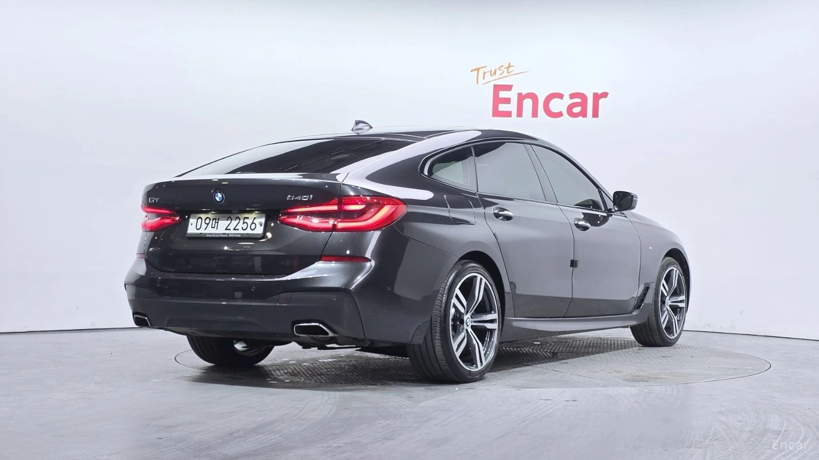 BMW 640 GT xDrive M-SPORT* HUD* КОЖА* ОБДУХВ* НАВИ* ПАНО, снимка 2 - Автомобили и джипове - 55458979