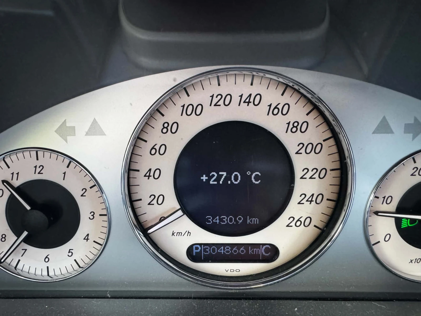 Mercedes-Benz E 280 Avantgarde, снимка 12 - Автомобили и джипове - 55611440