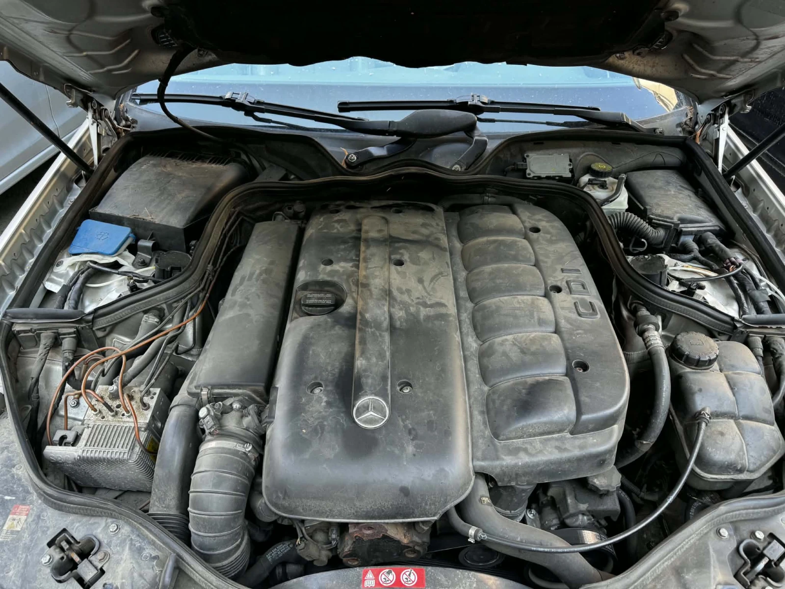 Mercedes-Benz E 280 Avantgarde, снимка 11 - Автомобили и джипове - 55611440