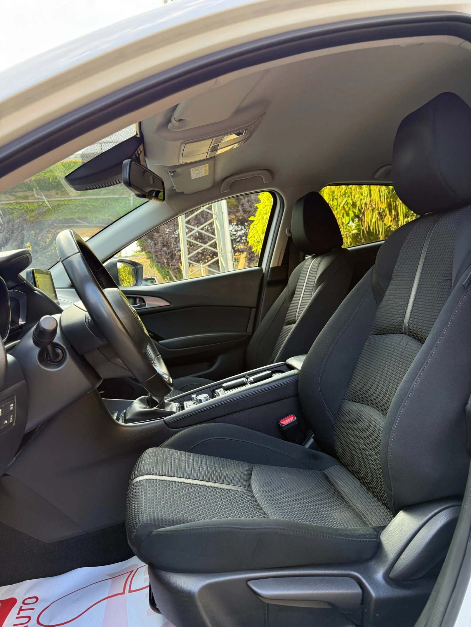Mazda 3 2.2D* NAVI* КАМЕРА* КEYLESS* KATO НОВА* , снимка 8 - Автомобили и джипове - 56041237