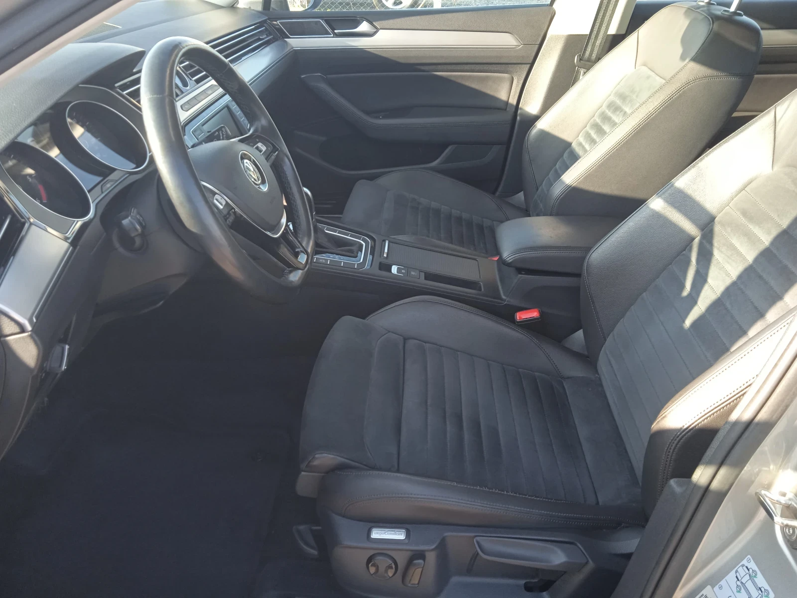 VW Passat 2.0TDI High line, снимка 7 - Автомобили и джипове - 56070918