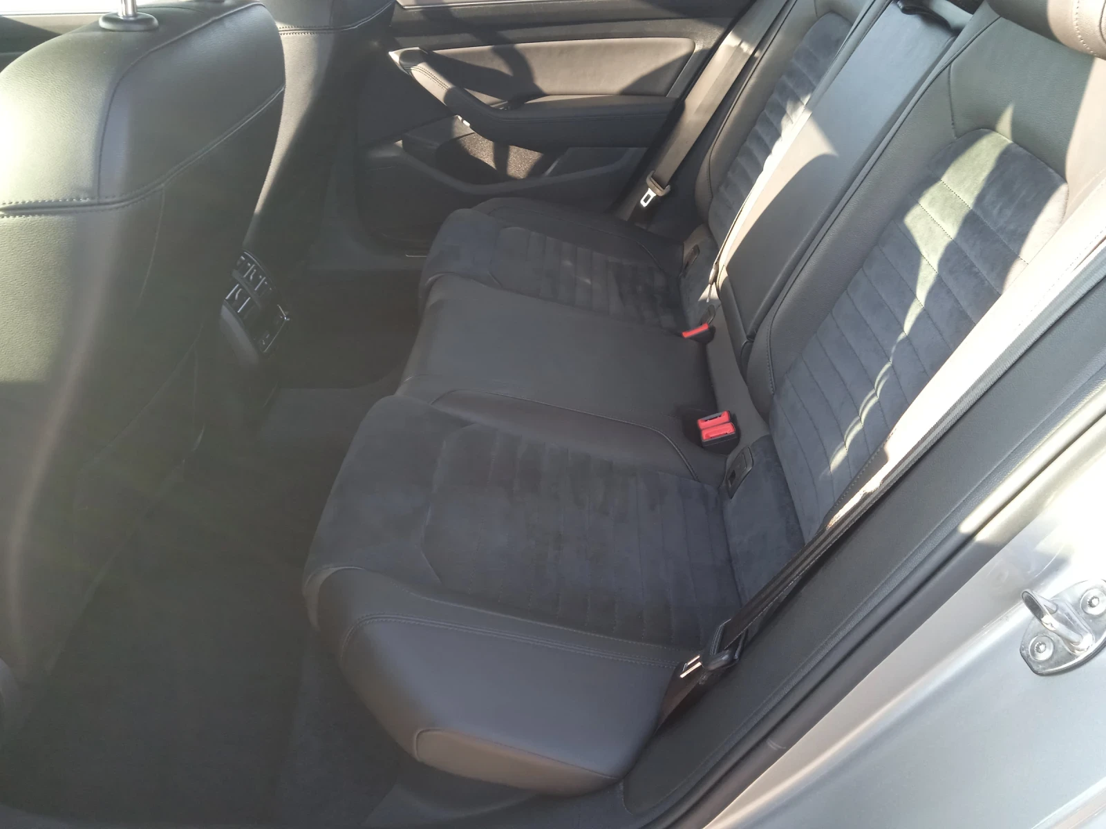 VW Passat 2.0TDI High line, снимка 10 - Автомобили и джипове - 56070918