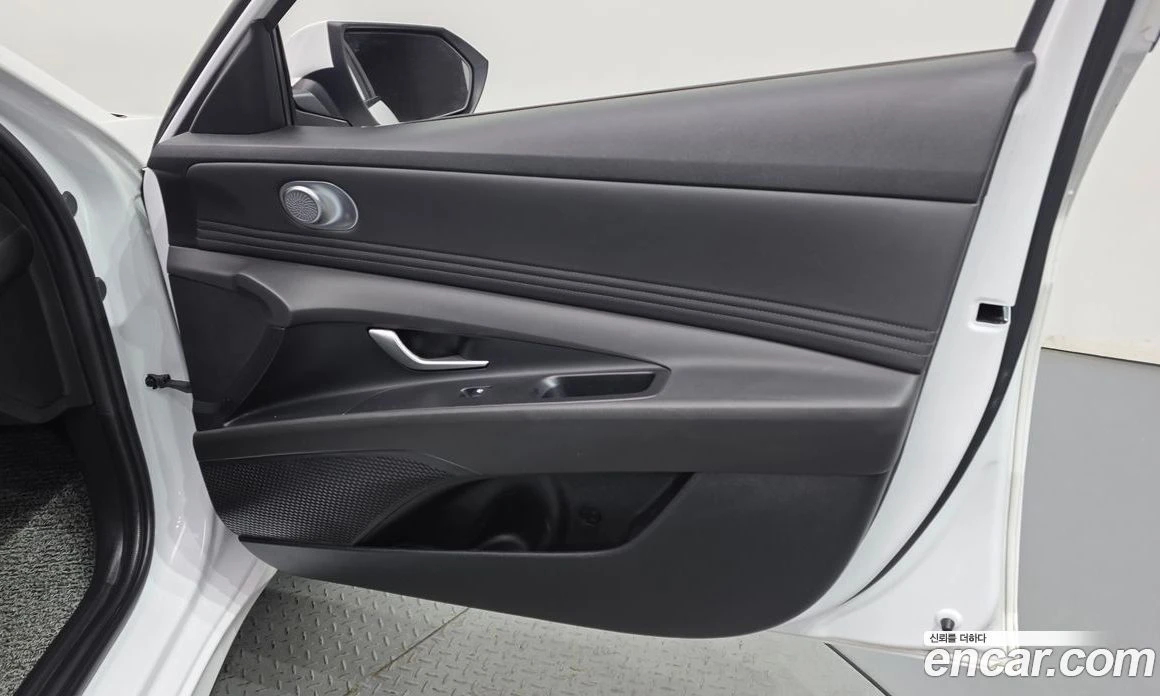 Hyundai Elantra 1.6 LPi Smart, снимка 14 - Автомобили и джипове - 56155965