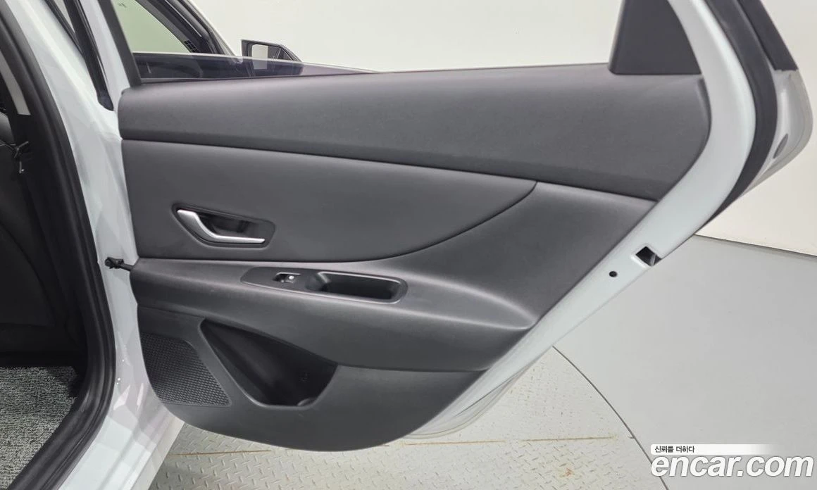 Hyundai Elantra 1.6 LPi Smart, снимка 15 - Автомобили и джипове - 56155965