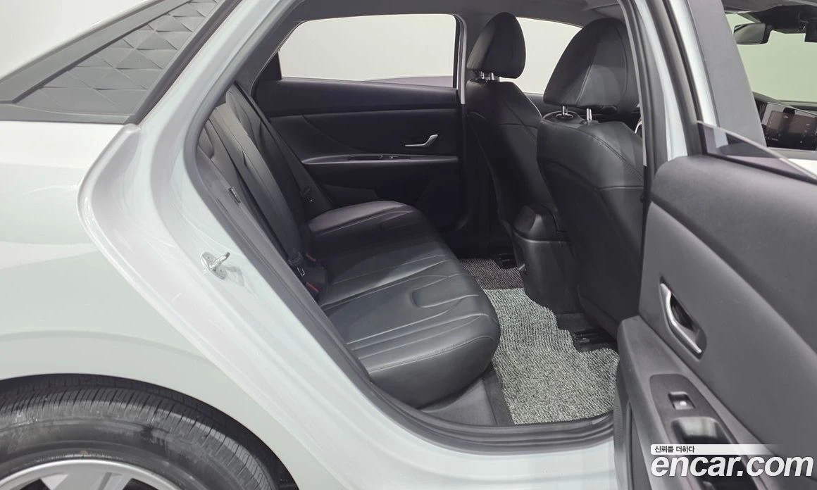 Hyundai Elantra 1.6 LPi Smart, снимка 17 - Автомобили и джипове - 56155965
