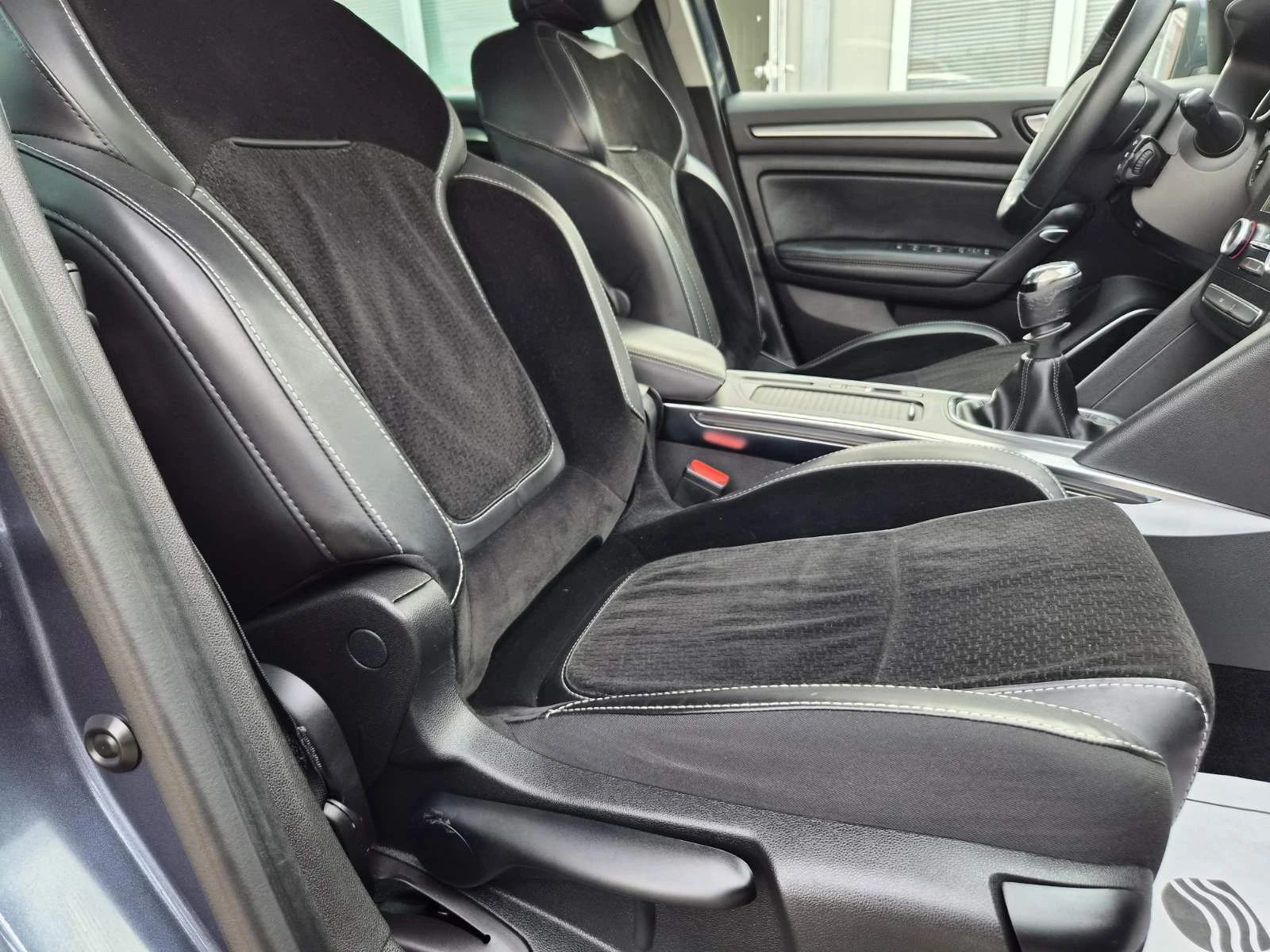 Renault Megane 1.5D-INTENS, снимка 12 - Автомобили и джипове - 56169240