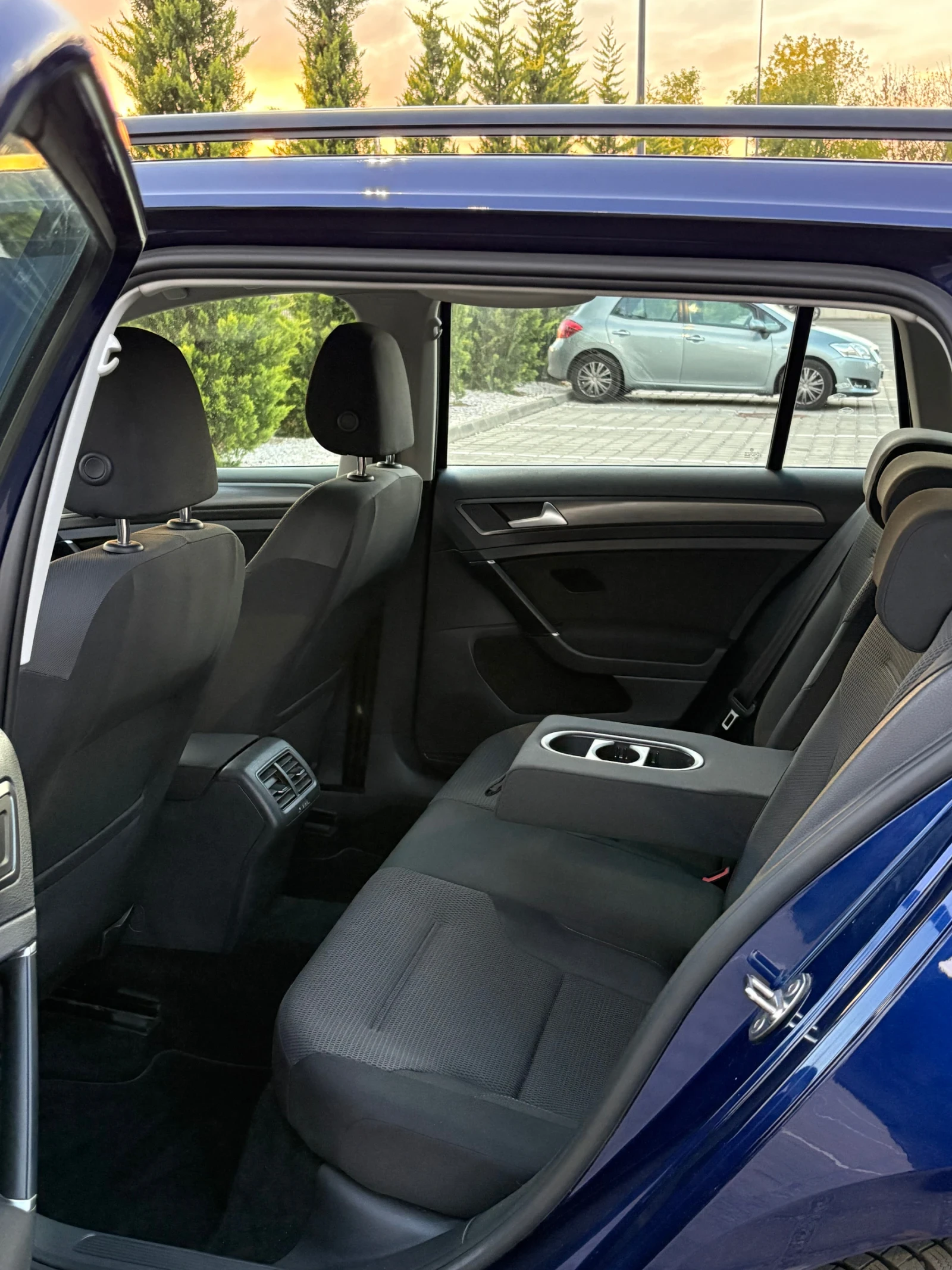 VW Golf 7.5 Facelift 2.0TDI 4Motion DSG, снимка 9 - Автомобили и джипове - 56318193
