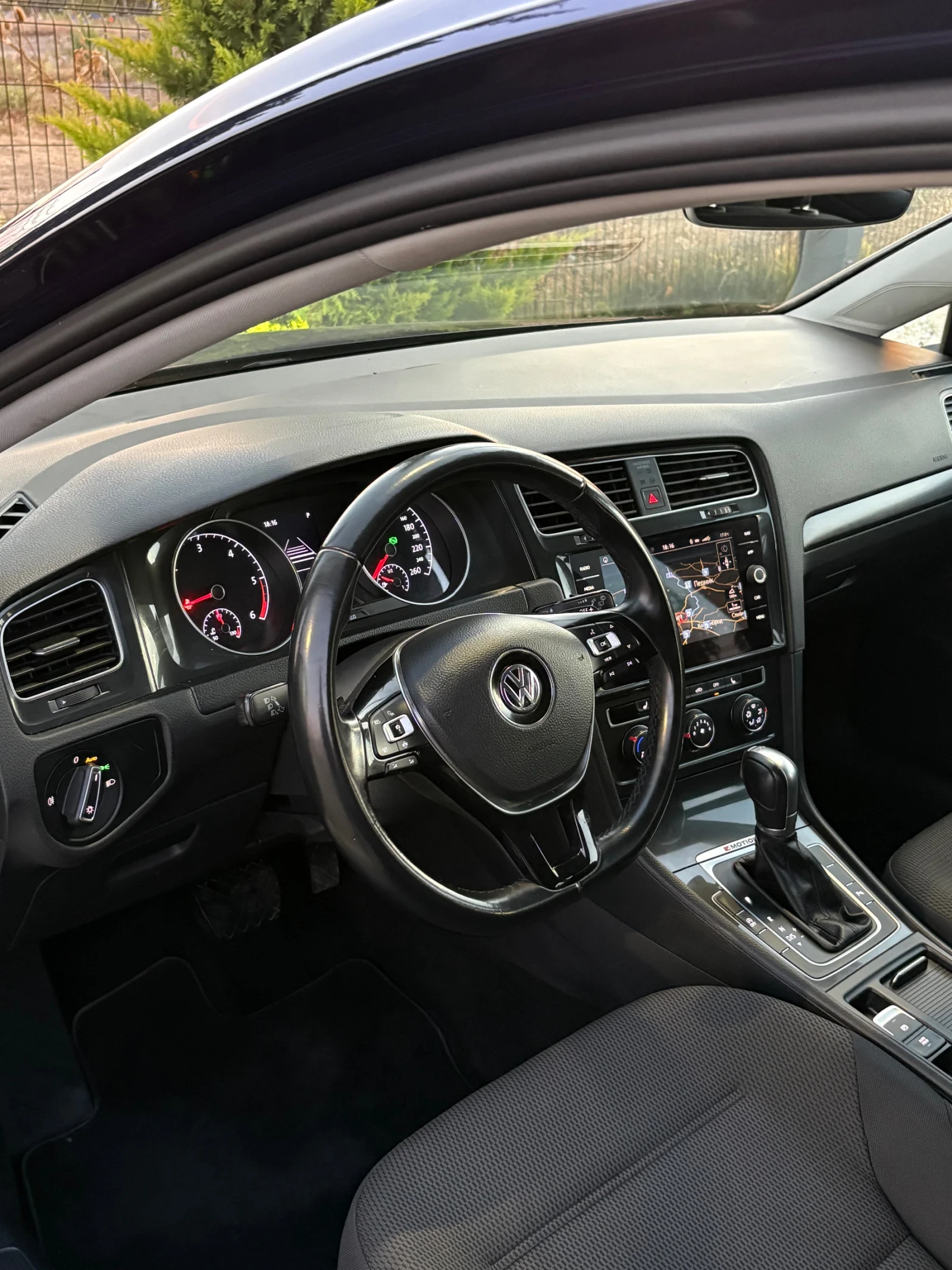 VW Golf 7.5 Facelift 2.0TDI 4Motion DSG, снимка 11 - Автомобили и джипове - 56318193