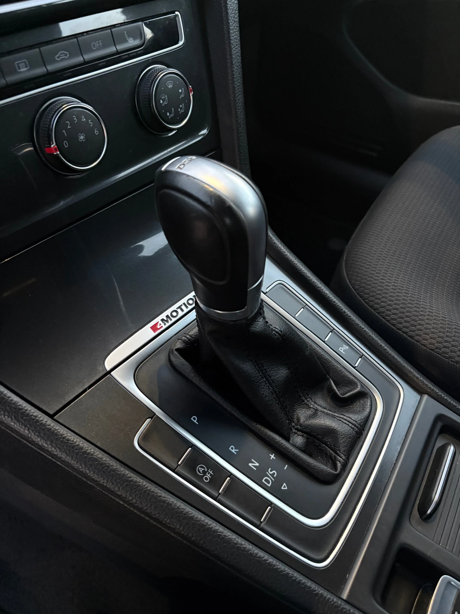 VW Golf 7.5 Facelift 2.0TDI 4Motion DSG, снимка 12 - Автомобили и джипове - 56318193