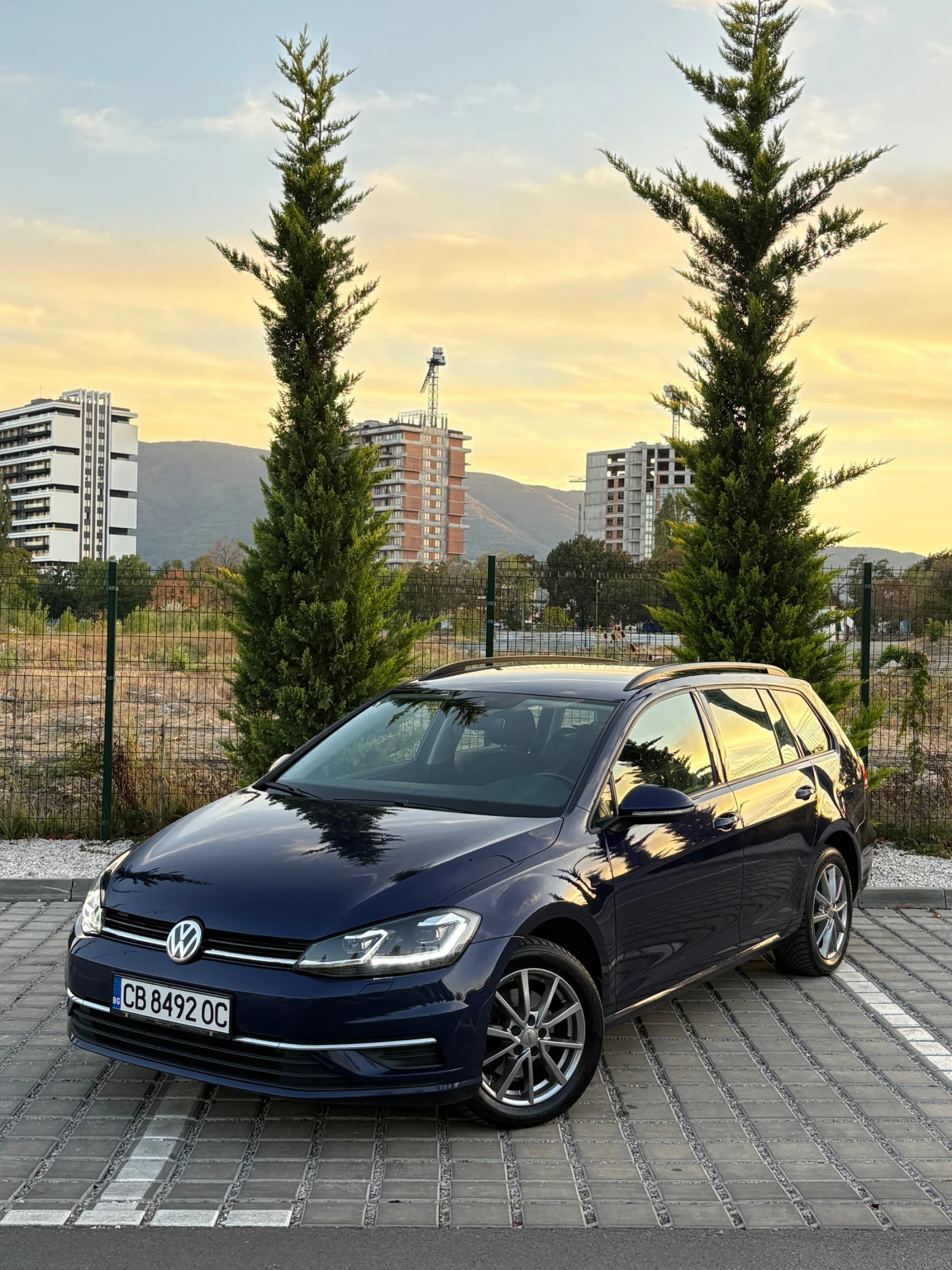 VW Golf 7.5 Facelift 2.0TDI 4Motion DSG, снимка 2 - Автомобили и джипове - 56318193