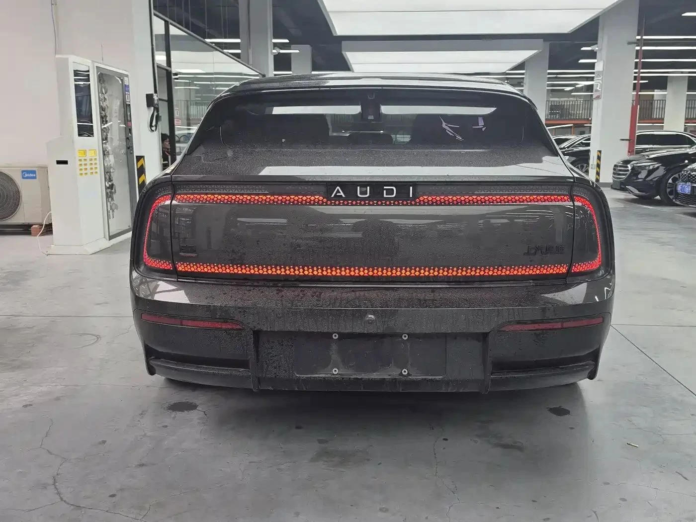 Audi E-Tron, снимка 4 - Автомобили и джипове - 56730509