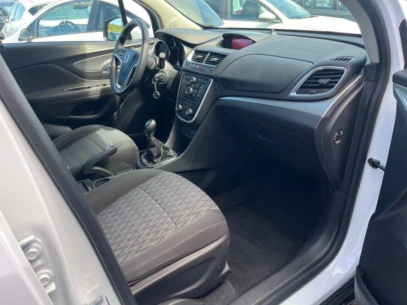 Opel Mokka 1.6 i COSMO, снимка 11 - Автомобили и джипове - 46356814