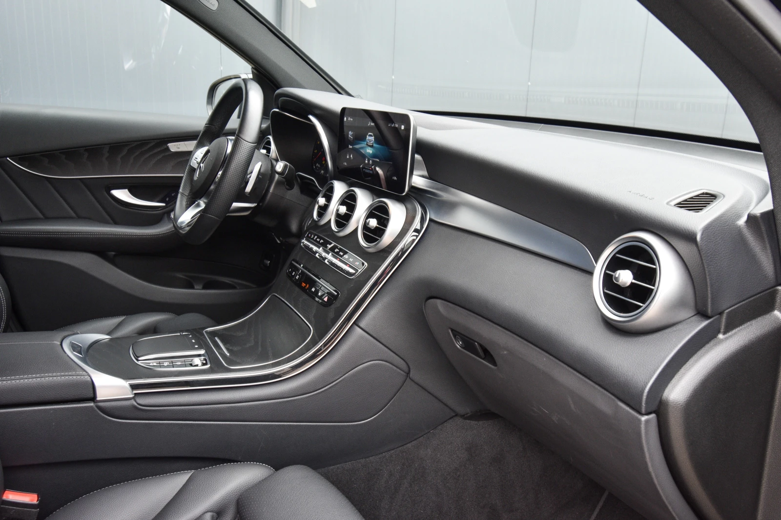 Mercedes-Benz GLC 400 400dAMG/MildHybrid/NightPackage/ - изображение 10