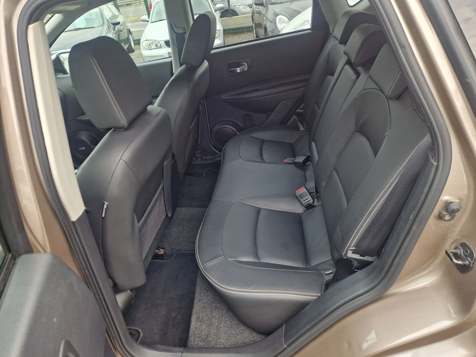 Nissan Qashqai 2.0i 16v 141hp.4x4 ITALIA - изображение 9