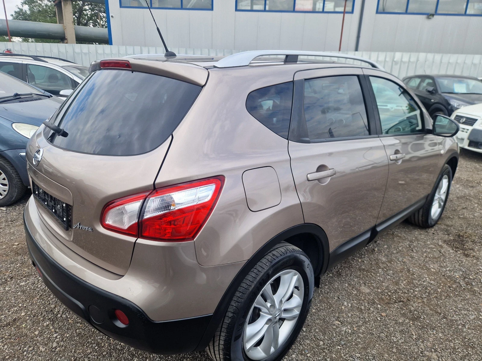 Nissan Qashqai 2.0i 16v 141hp.4x4 ITALIA - изображение 8