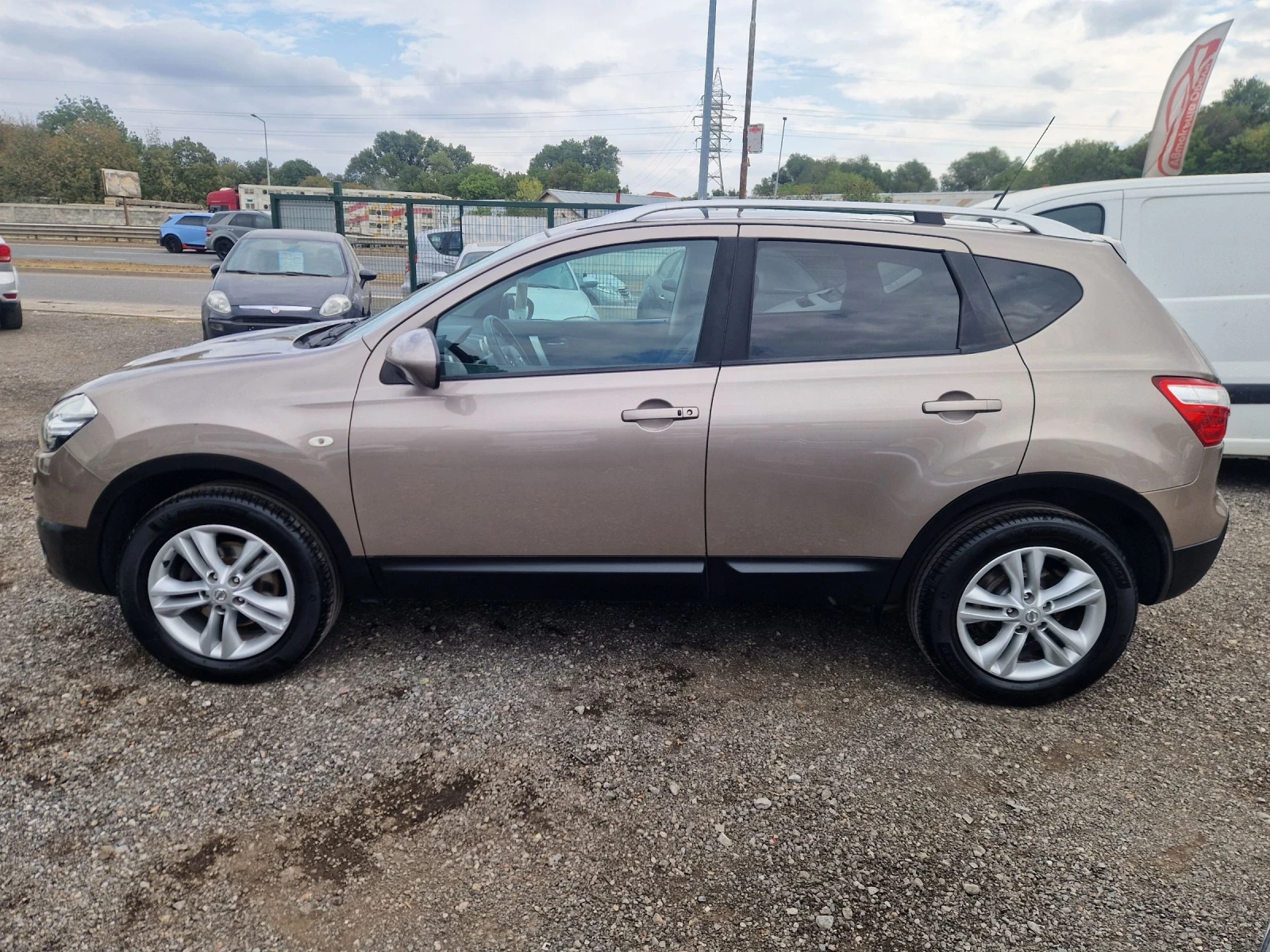 Nissan Qashqai 2.0i 16v 141hp.4x4 ITALIA - изображение 5