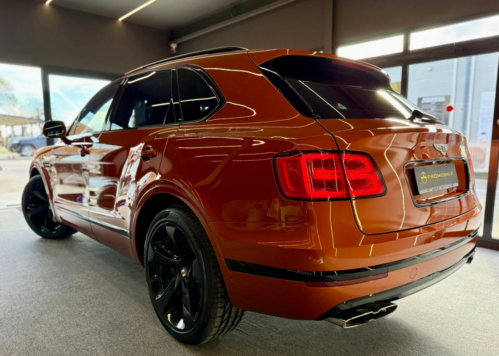 Bentley Bentayga V8* Ceramic* Carbon* Лизинг*  - изображение 4