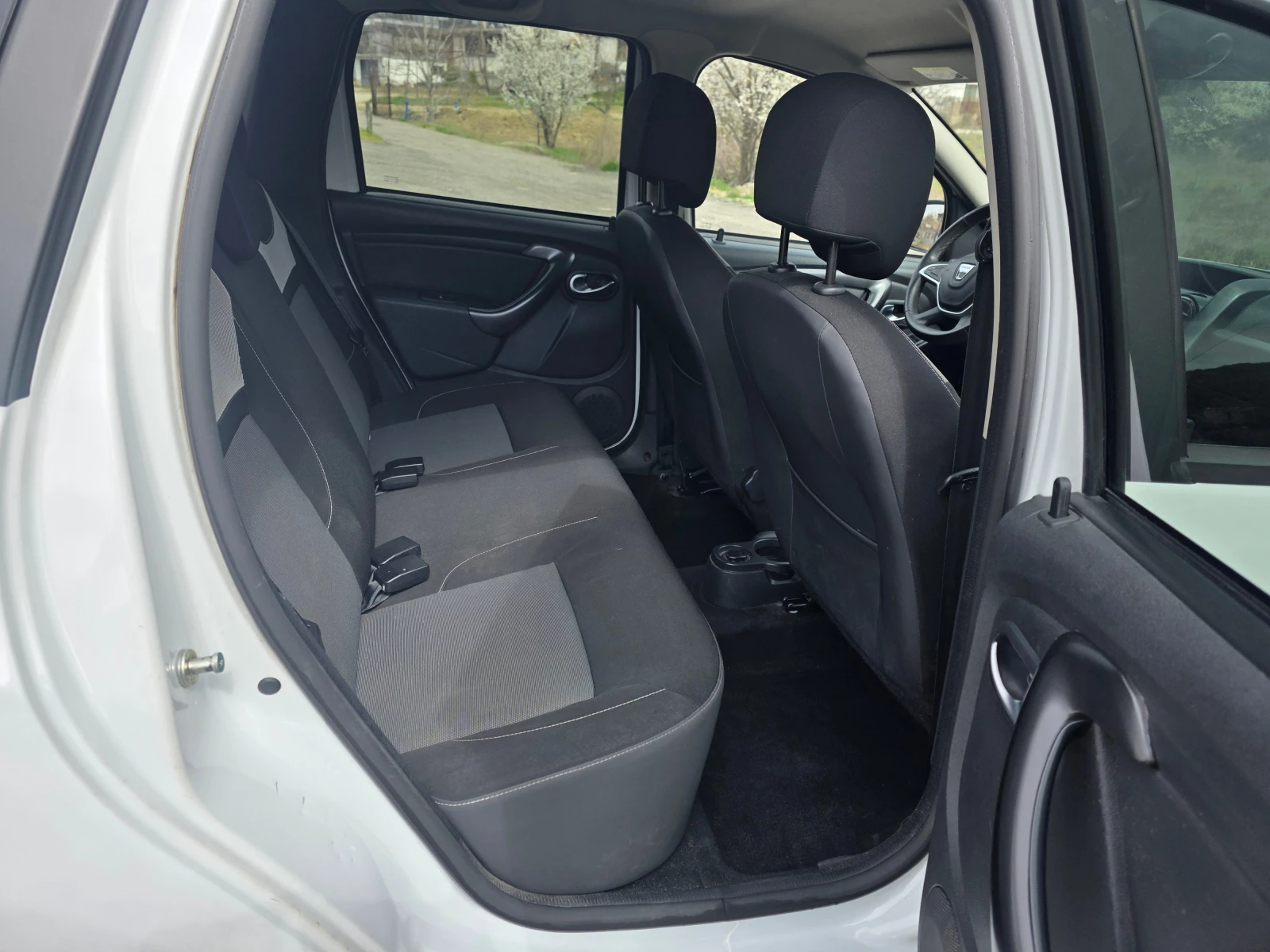 Dacia Duster 1.5DCI 128000km EURO6B, снимка 10 - Автомобили и джипове - 53956126